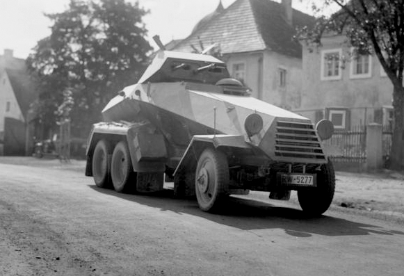Sd.Kfz.231 6 rad on maneuvers